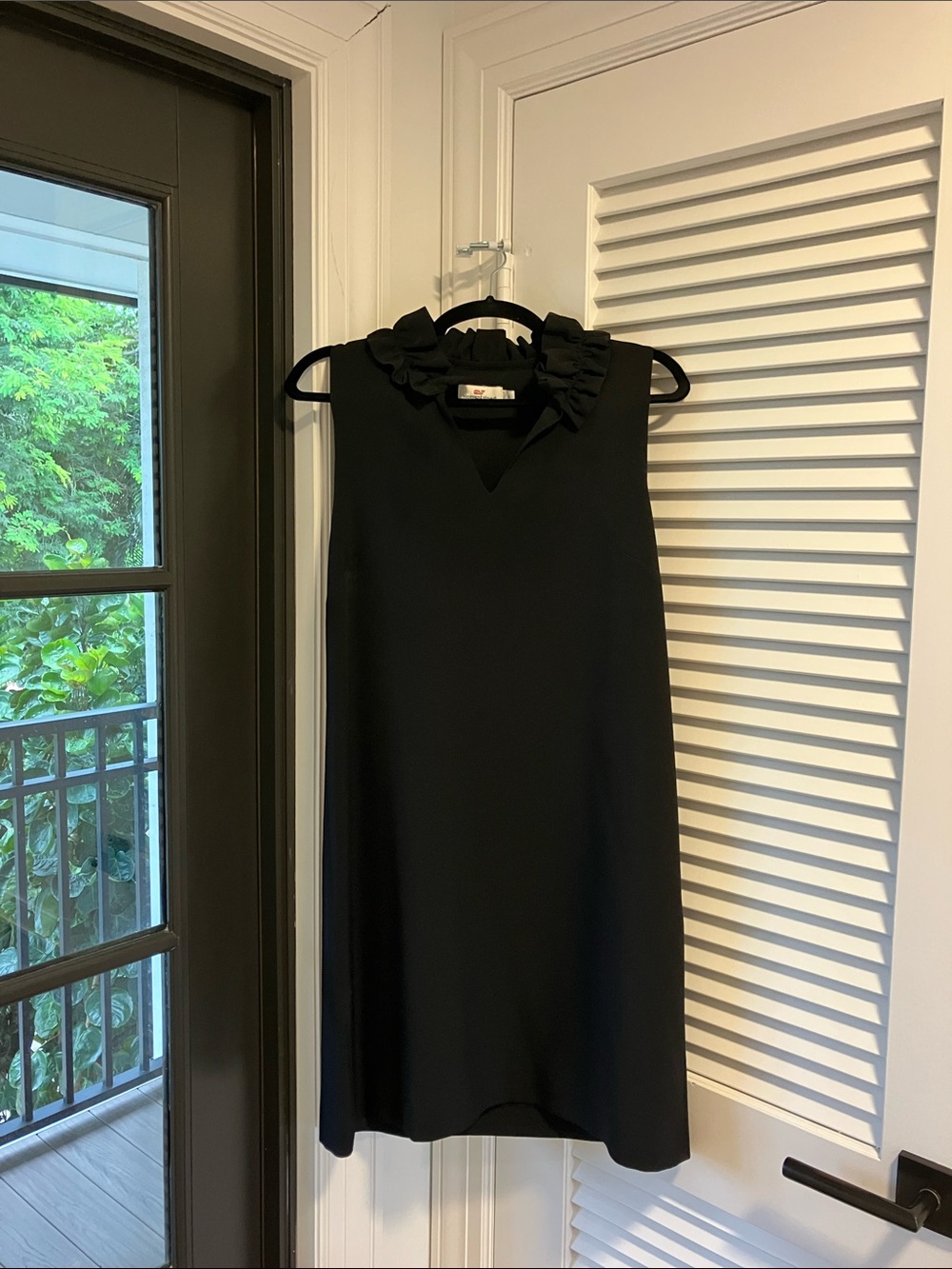Vineyard Vines Black Sleeveless Ruffle Collar Shift Dress
